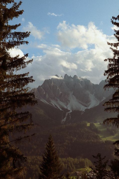 70s Mountain Aesthetic, Film Mountain Photography, Mountains On Film, Film Photography Mountains, Mountain Film Photography, Vintage Mountain Aesthetic, Dolomites Aesthetic, Life Bucketlist, Mountain Hiking Aesthetic