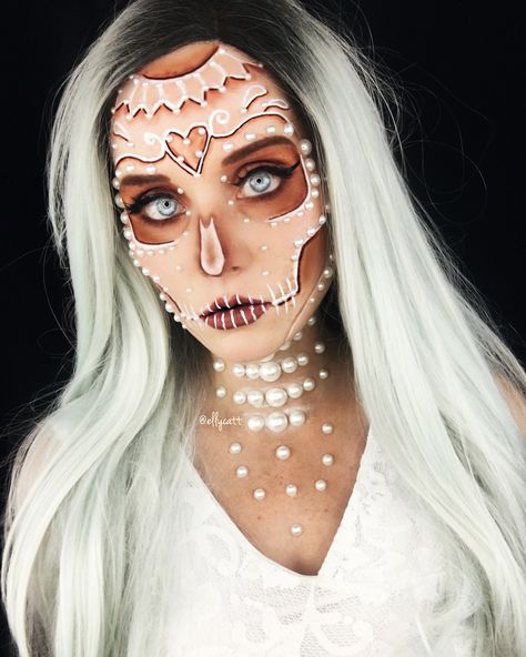 Pearl skeleton Halloween makeup Pearl Skeleton, Pretty Skeleton, Skeleton Halloween Makeup, Skeleton Makeup, Makeup Challenges, Sfx Makeup, Halloween Make Up, Halloween Make, Craft Store