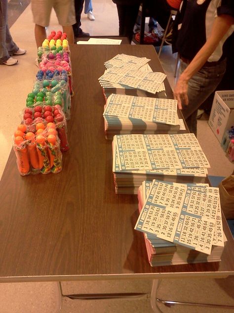 Bingo Event Ideas, School Bingo Night Decorations, Bingo Party Ideas, Bingo Night Prizes, Bingo Night Ideas, Bingo Event, Pto Bingo Night, Bingo Decorations Ideas, Bingo Fundraiser Ideas