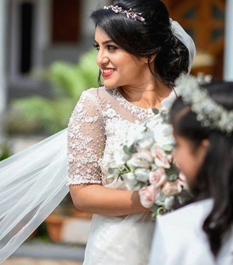 Christian Bride Hairstyles With Veil, Christian Bride Hairstyle For Gown, Indian Christian Bride Hairstyle, White Gown Hairstyles, Christian Bride Hairstyle In Saree, Kerala Christian Bride Hairstyle, Christian Bridal Hairstyle With Veil, Christian Bride Hairstyle With Crown, Christian Bride Hairstyle