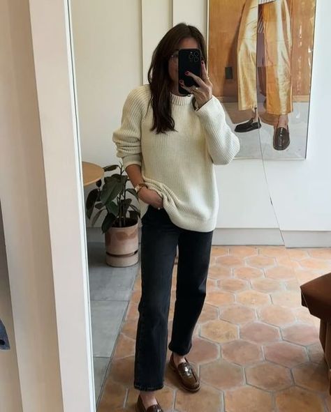 jessi caparella on Instagram: "FLASH SALE ⚡️code JESSI20⚡️for 48 hours on ALL full priced FRĒDA🤎 new *and returning* customers - major!! I popped in with my bestie yesterday to peep the Fall Drop 1 and Loafer Shop and figure out sizing for yall!! If you’ve been wanting these beauties now’s the perfect time 🥰  Comment SHOP for links and sizing recs on my favs!!!  Petite style, millennial style, street style, summer style, vacation style, preppy style, resort wear, style round up, French street style Paris, euro style, minimal summer style, Pinterest style, Pinterest girl, minimal style, fall style, Jenni Kayne cotton crewneck sweater, Levi’s cropped black jeans, Freda Salvador discount code black loafers, leather loafers, suede brown penny loafers, fall ballet flats . . . . . #minimalstyl Madewell Frances Loafer, Loafers Outfit With Pants, Womens Brown Loafers Outfit, Loafers With Socks And Jeans, Loafer And Jeans Outfit, How To Style Penny Loafers Women, Classic Loafers Outfit, Jenni Kayne Style, Weejuns Outfit Women