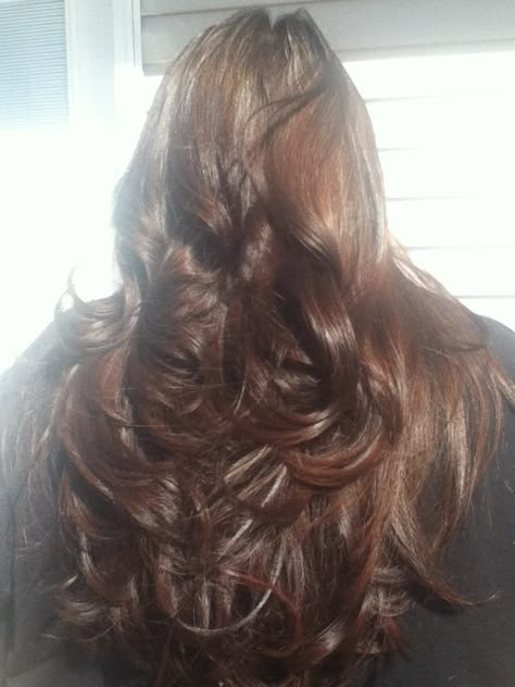 Chocolate Brown 90s Hair, Brown Wavy Hair Aesthetic, Brown Hair 90s Blowout, Chocolate Brown Hair 90s Layers, Brown Hair Aesthetic, Light Brown Wavy Hair Aesthetic, Large Barrel Curling Iron, Barrel Curling Iron, Hair Aesthetic