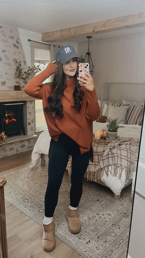 fall outfit with baseball cap, fall outfit with short Uggs, amazon styling Simple Fall Fashion Women, Casual Holiday Outfits Plus Size, Yosemite Outfits Fall, Warm Fall Aesthetic Outfits, Cute Casual Cold Weather Outfits, Womens Leggings Outfits Winter, Christmas Mom Outfits, Winter Oversized Tshirt Outfit, Outfits With Ankle Ugg Boots