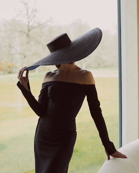 New Season 2022 Big Hat Outfit, Goddess Of The Night, Classy Hats, Jane Taylor, Roman Goddess, Wool Crepe, Large Hats, Foto Poses, Fancy Hats