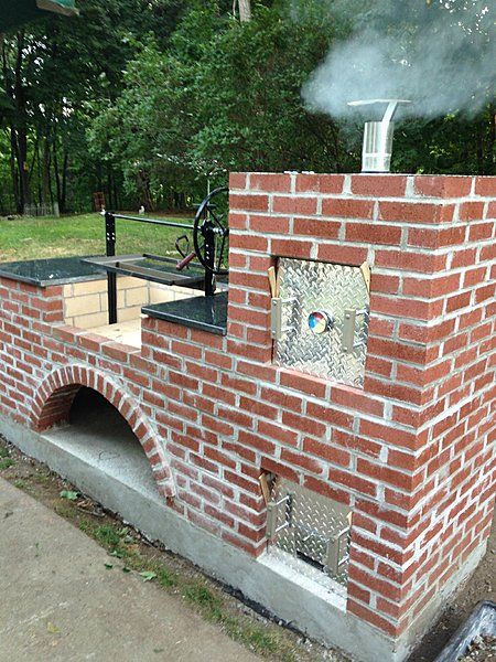 Backyard Brick Grill Ideas, Diy Brick Smoker, Brick Smoker And Grill, Home Made Grills Diy Ideas, Brick Grill Outdoor Diy, Smoker Grill Designs, Outdoor Brick Grill, Home Made Bbq Grills, Cinder Block Smoker