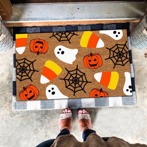 Halloween Doormat, Autumn Doormat, Welcome Mat Halloween Floor Mat, Halloween Door Mat Diy, Craft Night Party, Halloween Diy Door, Halloween Porch Decor, Halloween Mats, Girls Night Crafts, Door Mat Diy, Halloween Doormat