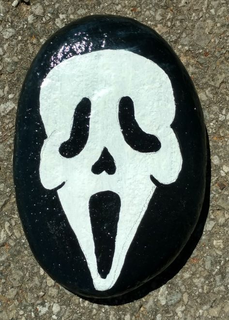 Scary Rock Painting, Rock Faces, Scream Mask, Garden Rocks, Stone Ideas, Rock Painting Tutorial, Paint Rocks, Halloween Rocks, Rock Face