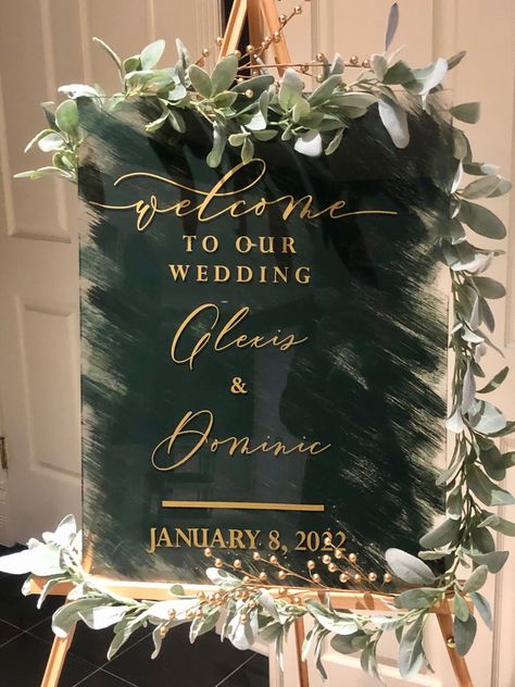 Green Wedding Theme Ideas, Elegant Emerald Green Wedding, Emerald Wedding Colors, Emerald Green Wedding Theme, Green Wedding Theme, Dark Green Wedding, Emerald Green Wedding, Wedding Welcome Board, Forest Theme Wedding