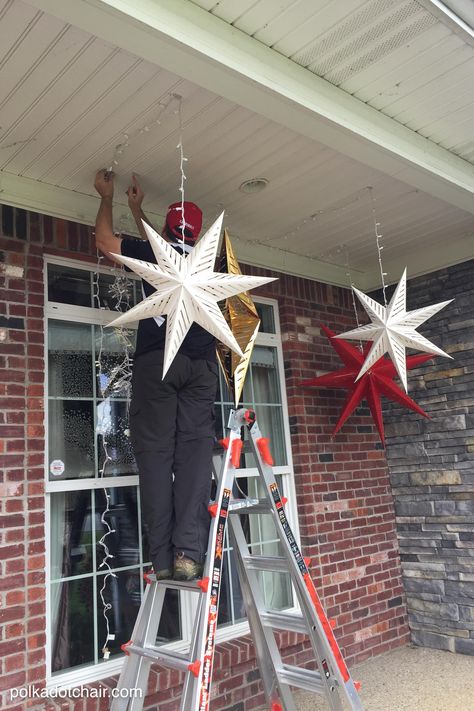 How to hang Star Luminaires on your front porch- what a clever idea for decorating your porch for Christmas Simple Christmas Front Porch, Star Luminaries, Luminaries Christmas, Hanging Star Lights, Decoracion Navidad Diy, Christmas Porch Decorating Ideas, Luminaria Diy, Outside Christmas Decorations, Hanging Christmas Lights