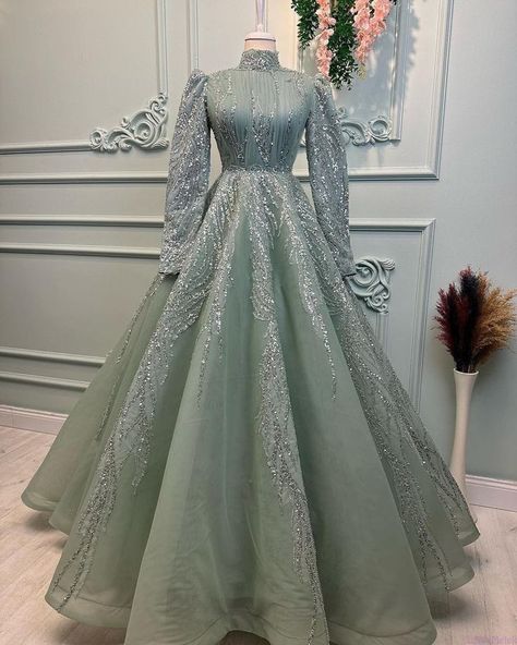 Sequence work bridesmaid dresses Gaun Tulle, Muslimah Wedding Dress, Party Wear Gowns, Muslim Evening Dresses, Long Frock Designs, Fashion Show Dresses, Heavy Dresses, Gowns Dresses Elegant, Stylish Wedding Dresses