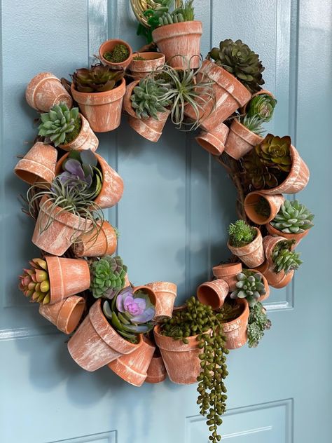 Diy Flower Pot, Couronne Diy, Small Terracotta Pots, Summer Porch Decor, 2x4 Projects, Diy Flores, Easy Diy Wreaths, Terracotta Flower Pots, Fleurs Diy