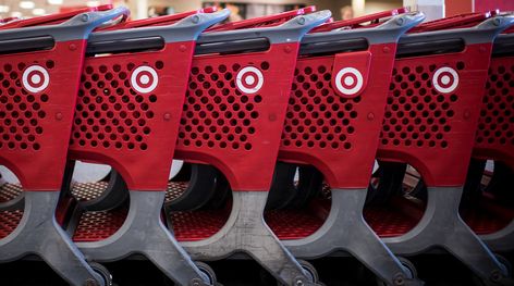 Target is everyone’s favorite place to shop, and these shopping secrets will help you save money and time. Target Hacks, Target Shopping, Mobile Coupon, Target Home Decor, Plastic Laundry Basket, Free Gift Cards, Shopping Hacks, Last Minute Gifts, Christmas Shopping