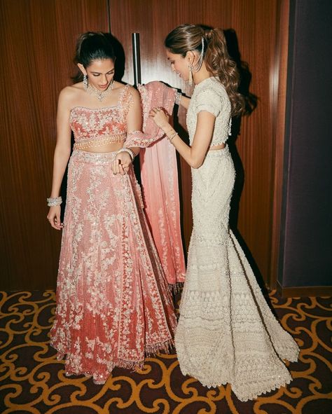 Everything That's Going Down At The Grand Ambani Wedding! | WedMeGood Ambani Wedding, Opulent Wedding, Mumbai Wedding, Sari Design, Reception Lehenga, Dress Code Wedding, Bridal Mehendi Designs, Bridal Lehenga Red, Saree Gown