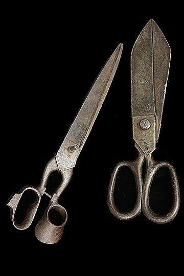 Antique Scissors, Scissor Sisters, Vintage Scissors, Sewing Spaces, Tailor Scissors, Antique Accessories, Vintage Sewing Notions, Sewing Machine Cover, Vintage Sewing Machines