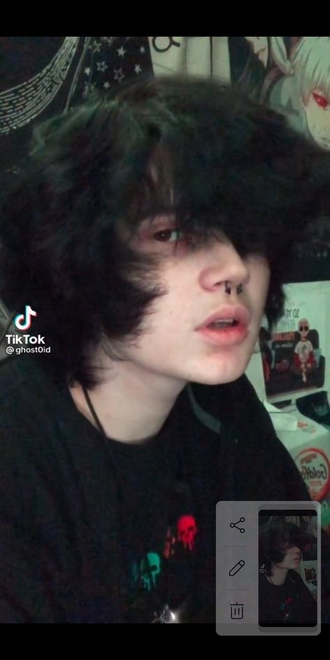 Ghost0id Hair, Edgy Photos, Masc Hair, Goth Guys, Trans Boys, Boy Face, Emo Guys, Emo Hair, Black Curly Hair