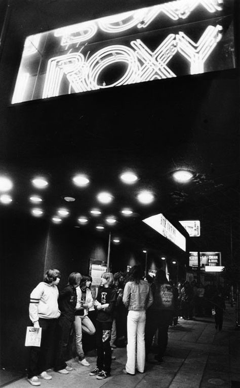 1985: Metal fans at the Roxy The Roxy Los Angeles, Sunset Strip 80s, Rock N Roll Aesthetic, Roxy Theater, 70s Summer, The Sunset Strip, Chateau Marmont, I Love La, Laurel Canyon