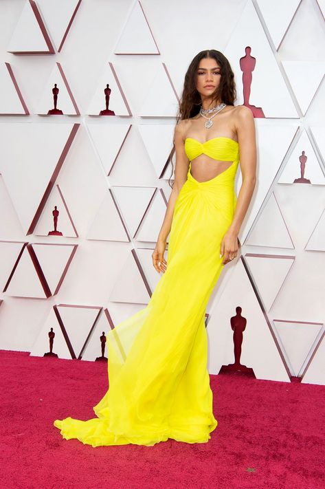 93rd Annual Academy Awards - Arrivals Zendaya Red Carpet, Met Gala Dresses, Valentino Gowns, Zendaya Style, Valentino Haute Couture, Best Red Carpet Looks, Valentino Couture, Gala Dresses, Maquillaje Natural