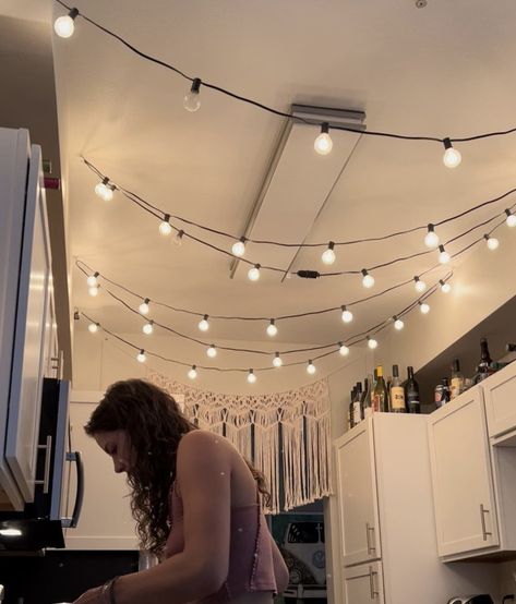 Best Friends Apartment Aesthetic, Best Friend Apartment Aesthetic, Uptown Girls Apartment, Grown Up Apartment, Friend Apartment Ideas, Apartment With Best Friend Aesthetic, Vsco Apartment, College House Ideas Living Room, Cute College House