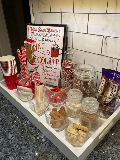 Got Chocolate Station, Hot Cocoa Bar With Alcohol, Christmas Hot Chocolate Station Kitchen, Hot Chocolate Bar Home Decor, Hot Choc Station, Christmas Hot Chocolate Station Decor, Christmas Pj Brunch Party, Christmas Snack Station, Hot Chocolate For Christmas