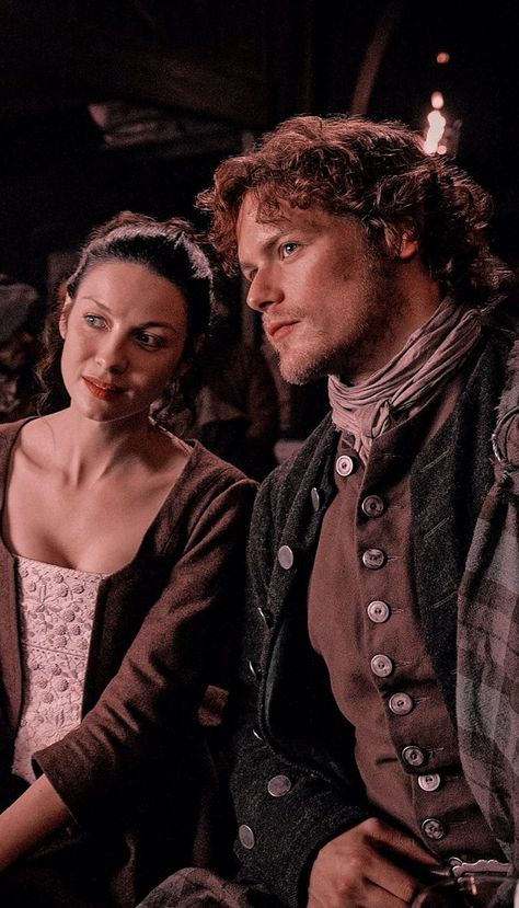 Claire & Jamie, season 1 Je Suis Prest, James Fraser Outlander, Jaime Fraser, Outlander 3, Yoga Burn, Jamie Fraser Outlander, Outlander Tv Series, Beautiful Series, Sam Heughan Outlander