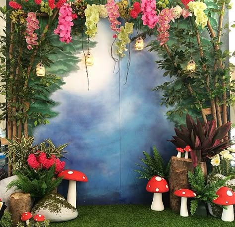 Tinkerbell theme photo booth Enchanted Garden Prom Theme Decor, Fairy Land Birthday Theme, Alice In Wonderland Photo Booth, Tinkerbell Theme, Enchanted Forest Prom, Woodland Fairy Party, Enchanted Forest Party, Enchanted Forest Theme, Fairy Garden Birthday Party