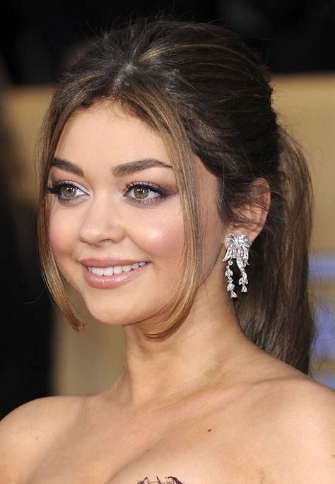 Sarah Hyland Hair, Celebrity Eyebrows, Pretty Ponytails, Asymmetrical Haircut, Thick Brows, Soft Gamine, Sarah Hyland, High Ponytails, Hairstyles Haircuts