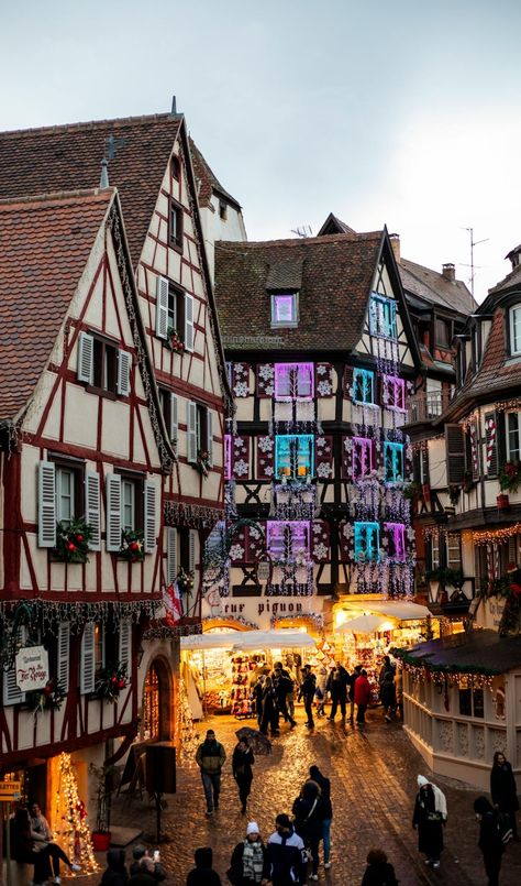 colmar christmas market in france Christmas Market Aesthetic, Europe Christmas, Winter Travel Essentials, Paris Travel Photography, Family Travel Photography, European Christmas, Christmas Destinations, Christmas In Europe, Best Christmas Markets