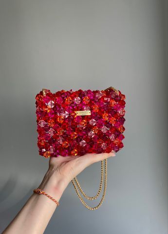 Hand Beaded Bag, Sac Diy, Diy Bags Patterns, Crystal Bags, Diy Bracelet Designs, Girly Bags, Pearl Bag, Handmade Jewelry Tutorials, Beaded Handbag