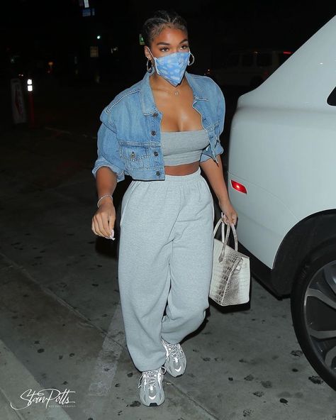 Fashion Bomb Daily on Instagram: “#LoriHarvey embodied the essence of high-low wearing a super casual grey top and sweatpants set, @richfresh Henry mask, an #OffWhite…” Lori Harvey Sweatpants, Sweatpants And Jean Jacket Outfit, Cropped Denim Jacket Outfit, Gray Sweatpants Outfit, Pink Cargo Pants, Sweats Outfit, Jean Jacket Outfits, Lori Harvey, Denim Jacket Outfit