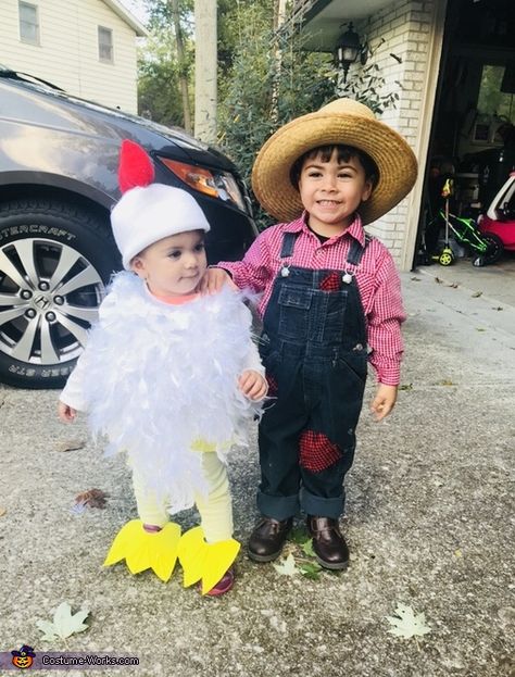 Nimati: My son loves playing with his small farm toy and their animals! So I thought I would try to make a farmers costume. Then after thinking of what to do... Toddler Farmer Costume, Farmer Costume Kids, Diy Farmer Costume, Farmers Costume, Farm Animal Costumes, Farmer Costume, Family Costume Ideas, Farmer Family, 2017 Halloween Costumes