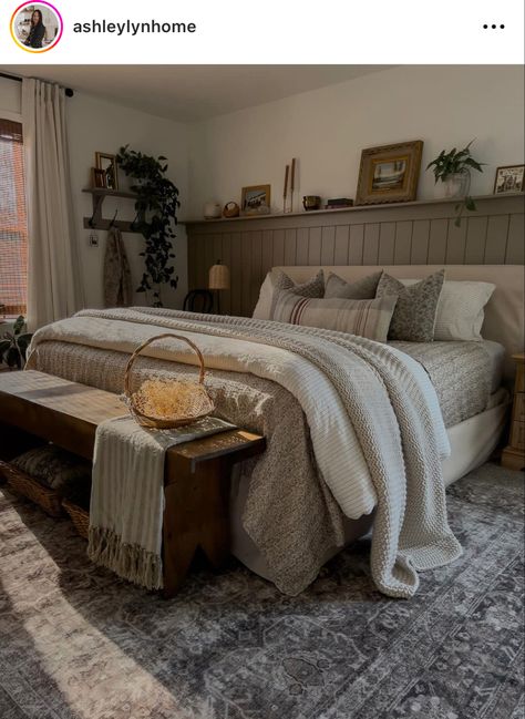 Stile Joanna Gaines, Joanna Gaines Bedroom, Stylish Bedroom Decor, Bilik Idaman, Cozy Bedroom Ideas, Bedroom Decor Cozy, Room Redesign, Cottage Bedroom, Cozy Room Decor