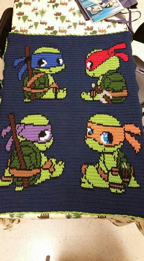 Find pattern Crochet Ninja Turtle Blanket Free Pattern, Tmnt Bedroom, Crochet Ninja Turtle, Crochet Knit Blanket, Crochet Disney, Fillet Crochet, Blanket Ideas, Crochet Pillows, Crochet Clothing And Accessories