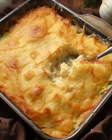 The topping of this Magic Chicken Pie is absolutely mouthwatering! Must make again! Soft Meats After Surgery, Hawaiian Crockpot, Bisquick Chicken, Magic Chicken, Casserole Kitchen, Beef Casseroles, Chicken Pie Recipe, Recipes Southern, Winning Recipes