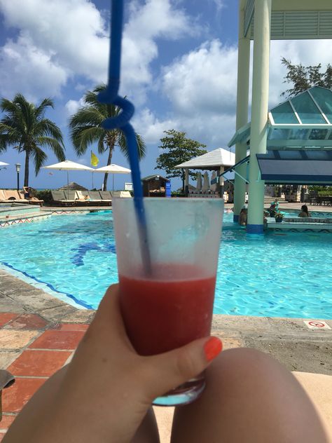 Pool + Strawberry Smoothie = SB 2k16 Drinking Smoothie, Summer Board, Pool Chairs, Strawberry Smoothie, Pool Side, Smoothie, Alcoholic Drinks, Relaxation, Juice