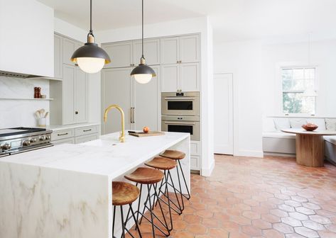 How To Style Terracotta Floor Tiles - The Nordroom Kitchen With Terracotta Floor, Saltillo Tile Kitchen, Terracotta Kitchen Floor, Terracotta Tiles Kitchen, Kitchen Flooring Trends, Terracotta Kitchen, Terracotta Floor Tiles, Terracotta Floors, Saltillo Tile