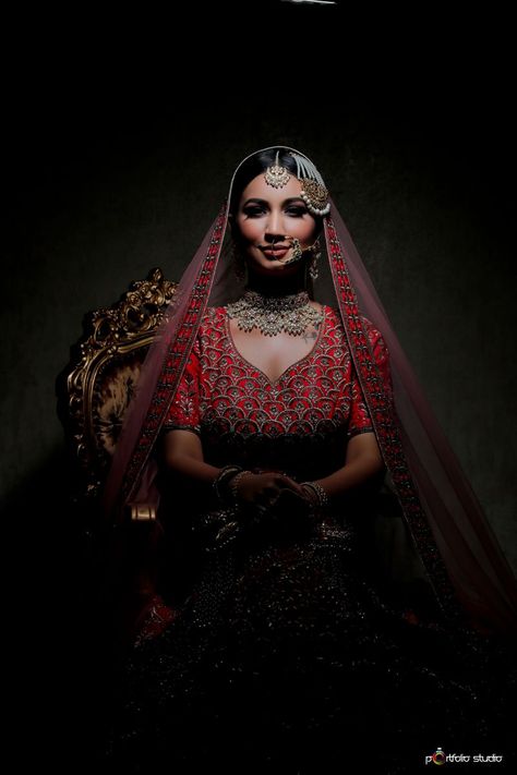 Bridal Creative Photoshoot, Bride Shoot Indian, Bridal Portrait Photography, Bride Portrait Indian, Bridal Shoot Ideas Indoor, Bridal Photoshoot Indoor, Bridal Solo Poses, Creative Bridal Portraits, Muslim Bride Photoshoot Poses