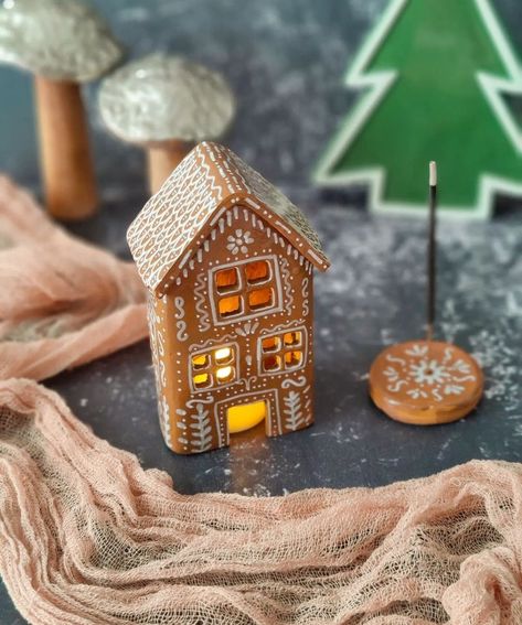 Clay House Candle Holder, Gingerbread Candle Holder, Pottery Gingerbread House, Gingerbread House Ceramic, Air Dry Clay Gingerbread House, Ceramic Christmas House, Unique Gingerbread House, Clay Gingerbread House, Ceramic Gingerbread House