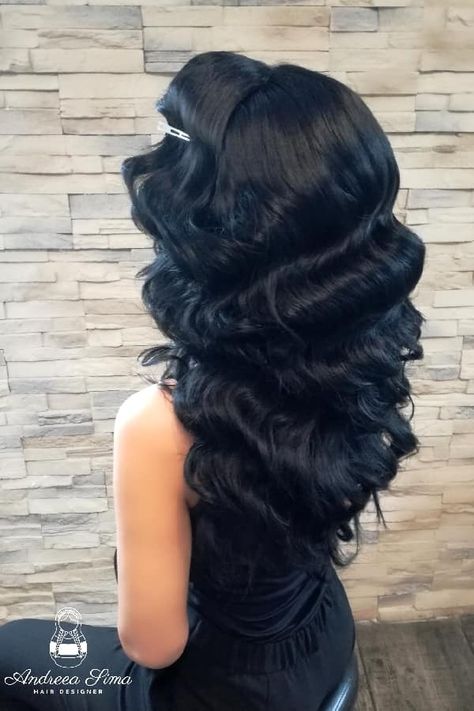 Curled Side Part Hairstyles, Long Pin Curls, Big Prom Hair, 20s Long Hair, Wedding Hair Black, Big Curls For Long Hair, Aesthetic Surgeon, Big Wedding Hair, Retro Curls