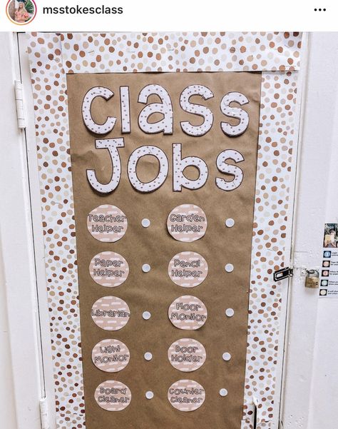 2nd Grade Classroom Aesthetic, Teaching Kindergarten Aesthetic, Primary Teaching Aesthetic, Aesthetic Classroom Decor Elementary, Primary Teacher Aesthetic, Primary School Aesthetic, Kindergarten Classroom Aesthetic, Dream Job Aesthetic Teacher, Teacher Life Aesthetic