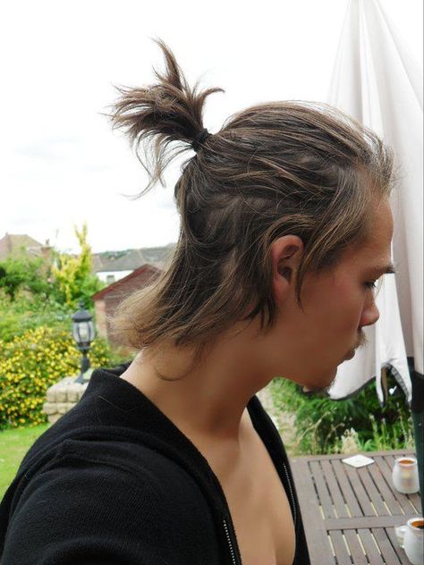 Tomboy Long Hair, Man Bun Haircut, Man Ponytail, Hair In A Bun, Short Hair Ponytail, Short Ponytail, Japanese Hair, Men's Long Hairstyles, Hair Flow