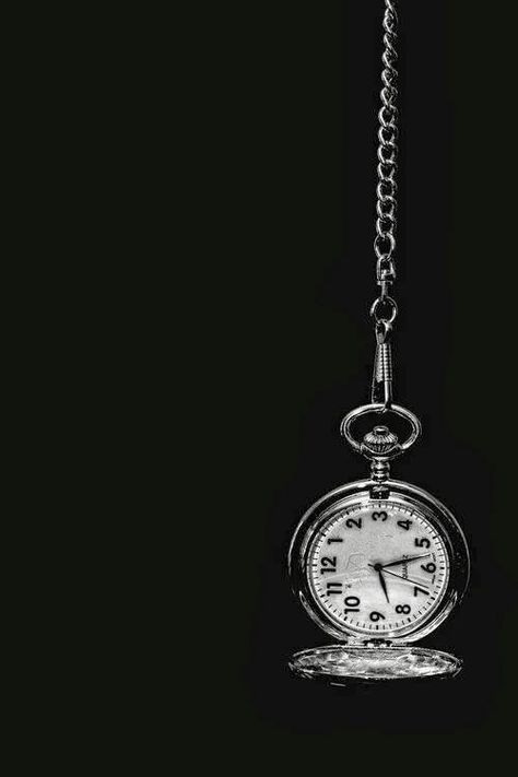 History Instagram, Time Wasted, Amoled Wallpapers, Shadow Photos, Conceptual Photography, Black And White Aesthetic, Tick Tock, Black Paper, White Aesthetic