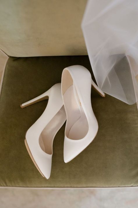 Elegant Heels For Wedding, Classy Wedding Heels, White Heels Wedding Bridal Shoes, Island Ideas With Stove, Dream Shoes Heels, Elegant Wedding Shoes Brides, Kitchen Island Ideas With Stove, Wedding Heels Elegant, Bride Shoes Wedding Heels