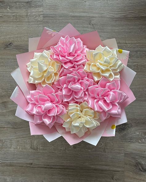 🤍🩷 #bouquet #buket #dahlia #eternal #bouquets #eternalbouquet #pinkdahlia #dalija #🩷 #mbuketi Eternal Flower Bouquet Ideas, Eternal Ramos, One Flower Bouquet, Flower Bouquet Centerpiece, Eternal Flower Bouquet, Eternal Bouquet, Ramo Ideas, Dalia Flower, Diy Rose Bouquet