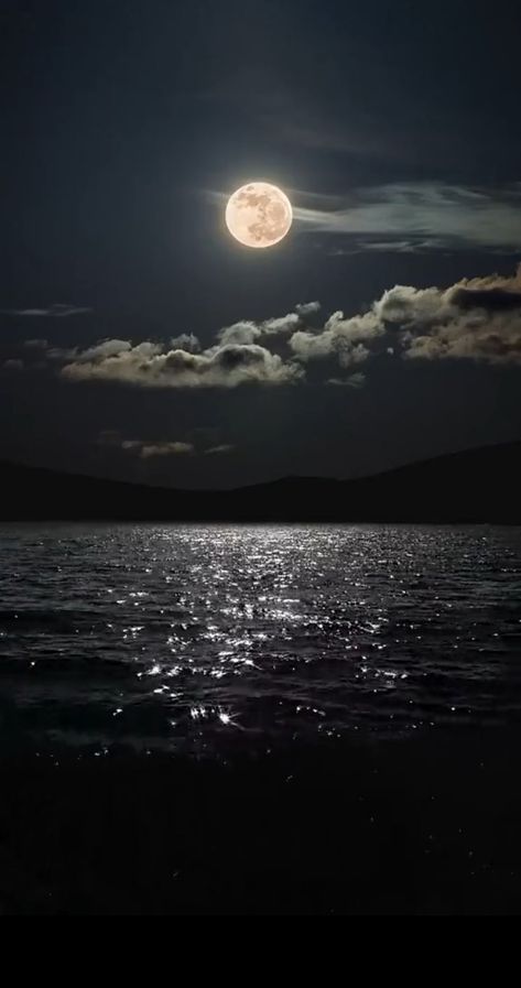 Moon Ocean, Moon And Stars Wallpaper, Night Sky Moon, Sky Gif, Ocean At Night, Sky Photography Nature, Dark Nature Aesthetic, Moon Pictures, Night Scenery