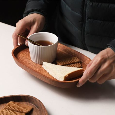 Oval Wood Tray, Coffee Mug Display, Gelato Shop, Mug Display, Wooden Serving Tray, Coffee Serving, Round Serving Tray, Bread Appetizers, Wooden Serving Trays