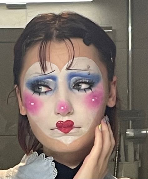 Heart Break Makeup, Heart Shaped Clown Makeup, Heart Clown Makeup Aesthetic, White Face Clown Makeup, Heart Face Clown Makeup, Harley Quinn Clown Makeup, Coquette Clown Makeup, Heart Face Makeup Look, Clown Heart Makeup