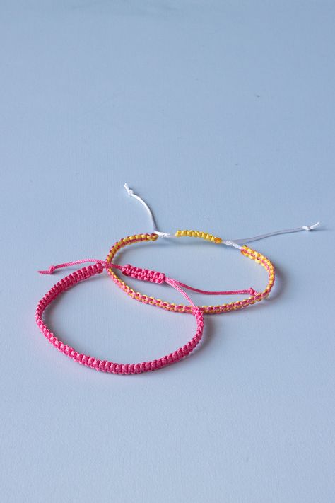 Gems Crafts, Diy Friendship Bracelets Easy, Square Knot Bracelet, Cord Bracelet Diy, Knots Jewelry, Square Knot Bracelets, Braid Bracelet, String Bracelet Patterns, Ankle Bracelets Diy