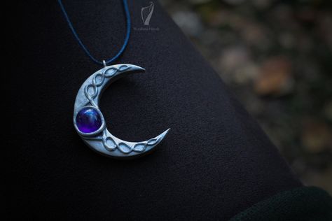 Necklace With Blue Stone, Elven Necklace, Wiccan Crafts, Elven Jewelry, Clay Stuff, Clay Diy Projects, Choker Jewelry, Polymer Clay Jewelry Diy, Crescent Moon Necklace