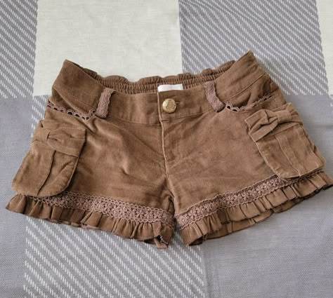 Cute Brown Shorts, Brown Shorts Outfit, Gray Outfit, Cute Bottoms, Brown Outfits, Coquette Grunge, Shorts Cute, Y2k Coquette, Kawaii Style