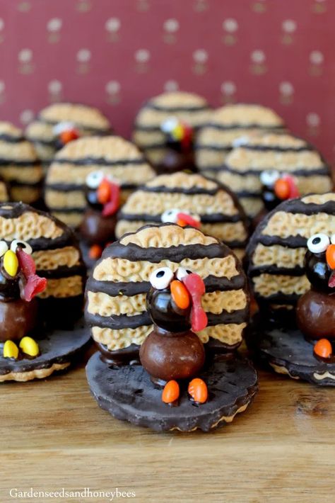 Turkey Cookie Favor - Garden Seeds and Honey Bees Turkey Cookies With Fudge Stripe Cookies, Thanksgiving Oreo Turkeys, Oreo Turkey, Turkey Cookie, Turkey Table, Fudge Stripe Cookies, Thanksgiving Party Favors, Malted Milk Balls, Thanksgiving Turkeys